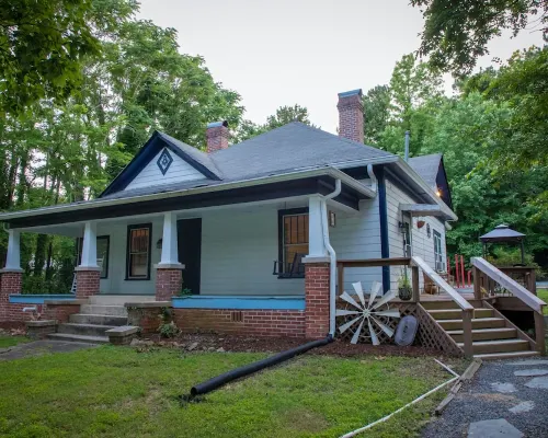 The Cozy Bungalow - Official Historic Home Near UNC! 查塔姆縣酒店