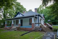 The Cozy Bungalow - Official Historic Home Near UNC! Hotels near The Preserve At Jordan Lake Golf Club