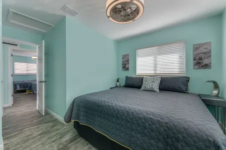 Beach Bungalow 2B/2B Private Pool/Spa, North End, Newly Renovated Отели рядом с достопримечательностью «Pink Shell Beach Resort & Marina»