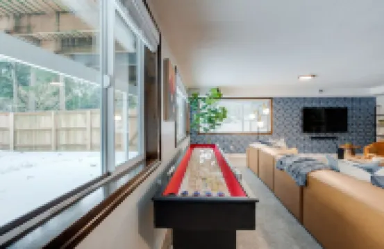 Evergreen Retreat - Large 6 Bedroom Home