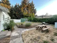 Vintage Home By Parks- 20 min to U of O - 8 min to Airport - Pet Friendly Hôtels à proximité de : Albertsons
