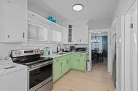 Charming 2 bed 1 bath near Langley Air Force Base