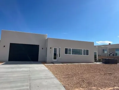 Desert Lakehouse Getaway