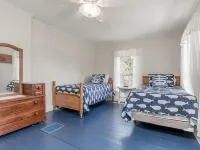 Updated Long Island Maine Cottage Hotels in Long Island