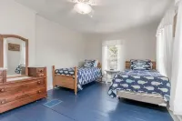 Updated Long Island Maine Cottage