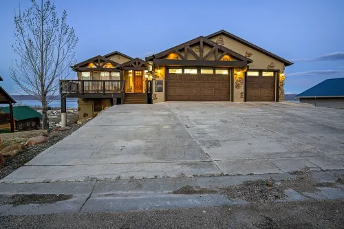 The "Big House" with.. Indoor Basketball, Trampoline and Play set, Theater Room