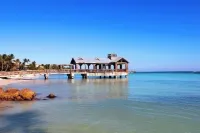 Ocean Breeze House - Sleeps 8 - Escape the Cold; Our Pool IS Heated!