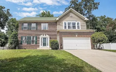 Spacious comfy Home in White Plains / Waldorf close to DC and National harbor Hotel dekat Fun Haven Golf