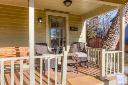 Pied-à-terre In  DOWNTOWNS BEST LOCATION