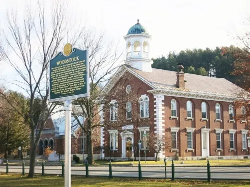 🌺Luxury Estate🌳 25 Gorgeous Acres of Privacy 🌳Family Getaway🌳Swimming Pond🌺 Hotels in Woodstock