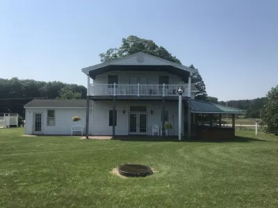 Unique Delancey Family Farm on Picturesque 80 acres! Hotels in 
