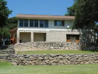 Lake Front property on Inks Lake with beautiful lake views /dock/swimming area. ブキャナン・ダムのホテル