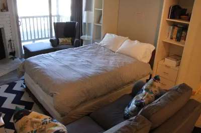 Chic, Chamonix Chalet walk to Canyon Lodge -Legal Rental Hotels near Mammoth Mountain Ski Area