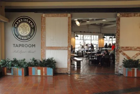 Waterfront Boutique Bungalow 3 Walk to Ferry to San Francisco Free WIFI Parking Отели рядом с достопримечательностью «Мар Айленд Навал Шипярд»