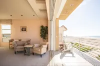 LAX Beachhouse - Luxury On The Sand and near LAX