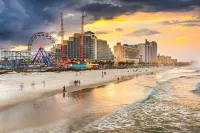 Sunny Sanctuary W Salt Water Pool & Game Room! 10 minutes to beach