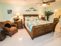 Luxury Palm Tree Two / 3 King Beds, Put Put Golf, Heated Pool, 7 Person Hot Tub Hotels in Apollo Beach
