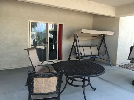 Shared Pool,tennis court,golf course. Free high speed internet/ wifi.