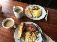 Live Like a North Shore Local~Walk To Coffee/Store, near Road to Hana, Haleakala