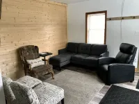The Yellow Door Place! Convenient & Sleeps 6!