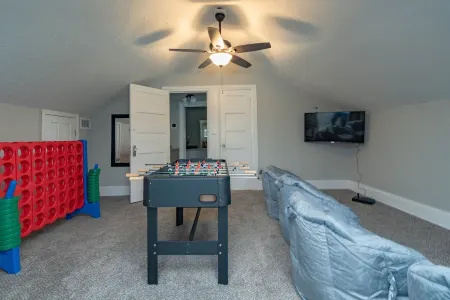 6 Bed Cloverdale Charm w/ 2 Kitchens & Large Yard