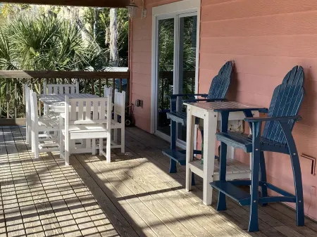 Beautiful Home Located DIRECTLY ON RIVER!!!