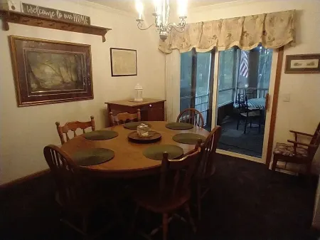 NorthShore - on Guthrie Lake