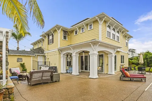 Luxury Family Resort Home Near Beach~ Pool ~ Hot Tub ~ Sportcourt