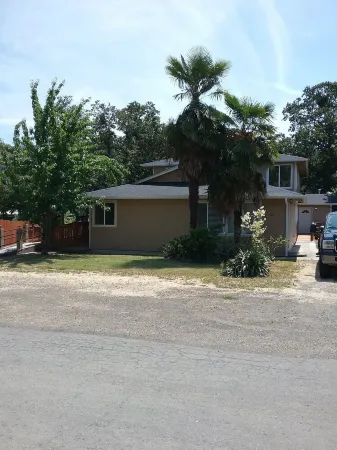 Large 7 bd 5 bath house. A few miles from wildlife safari. Gourmet kitchen