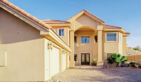 GOLF HUB MANSION 16 bed & 6 Bath 6,000 sq ft within 5 minutes of 7 Golf Courses