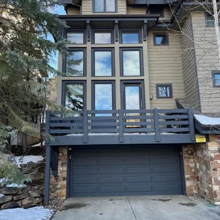 Park City & Deer Valley, 3 Br/3BA, Walk to Park City, 2 Car Garage.