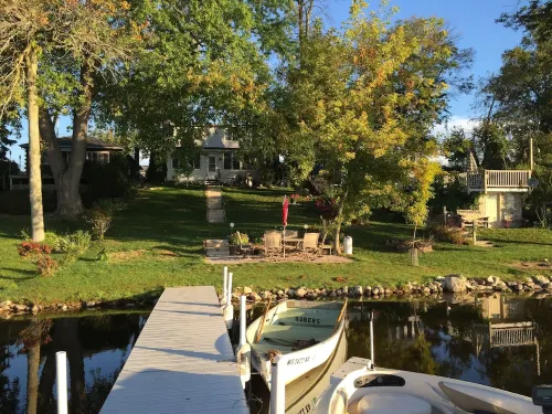 Family And Pet-Friendly On Waubeesee Lake ~ Includes Kayaks!