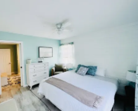 Newly Renovated 3BD/2BTH, 1 BLK to Beach