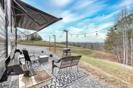 Mountain View Sip & Stay - Near Wineries, Hikes, and Towns!