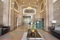 Extra Large One Bedroom DTLA Condo Sleeps 4 with Free Parking and Rooftop Pool