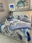 Best Beach Location 1 Bedroom w King Bed,Htd Pool 2 Fireplace 2 TVs Free Parking