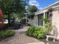 Hometown Cozy  ADA friendly, Kids, Pets, King Bed! Quiet, Safe Neighborhood Hotels in 
