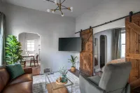 NEW! Mid-Century Modern Retreat in Little Italy near CWRU and Cleveland Clinic