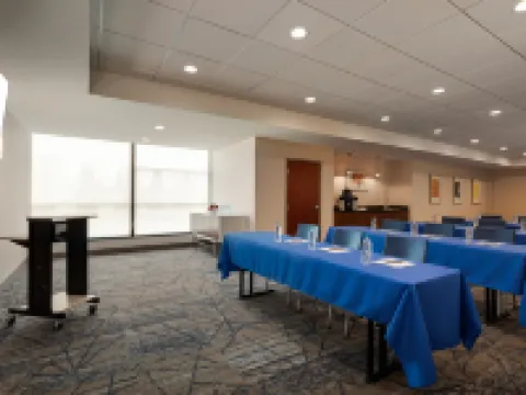 ฮอลิเดย์ อินน์ เอ็กซ์เพรส บัลติมอร์ แอท เดอะ สเตเดียมส์ บาย IHG โรงแรมในบัลติมอร์