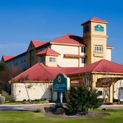 La Quinta Inn & Suites by Wyndham Austin Southwest Hotels near One World Theatre