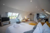Stunning studio with countryside views and parking