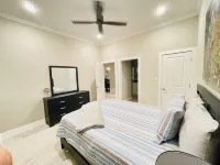 Experience Kemah in Luxury!Gorgeous, custom, brand new 3 bedroom with 3.5 baths