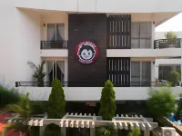 暹粒瘋猴酒店 鄰近暹粒馬戲團表演的酒店