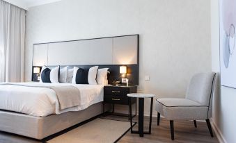 Cresta Churchill Hotel