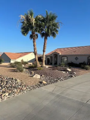 Private Pool Home minutes to Laughlin Casinos, Colorado river, Lake Mohave.