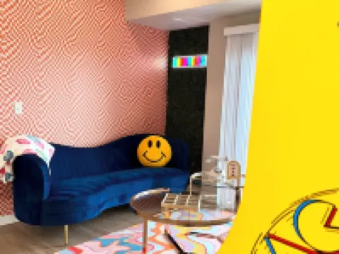 Good Vibes 2-Bedroom Apartment in Waukee - Central Location & Modern Comforts Hotels in Waukee