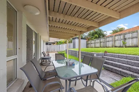 Wakerley Family Home Отели рядом с достопримечательностью «Kayak Fun»