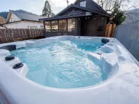 Downtown Rogue River, Game Room, 70" Smart TV, Two Minutes to I-5 Hotels in Rogue River