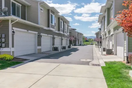 Entire Townhome “Legends Retreat” Clean + Modern