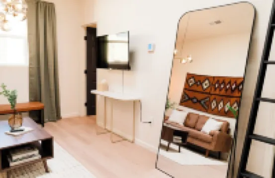 Come Relax in the Lofts at Arno! Unit B